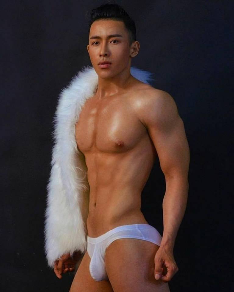 hot male 479 (18+)