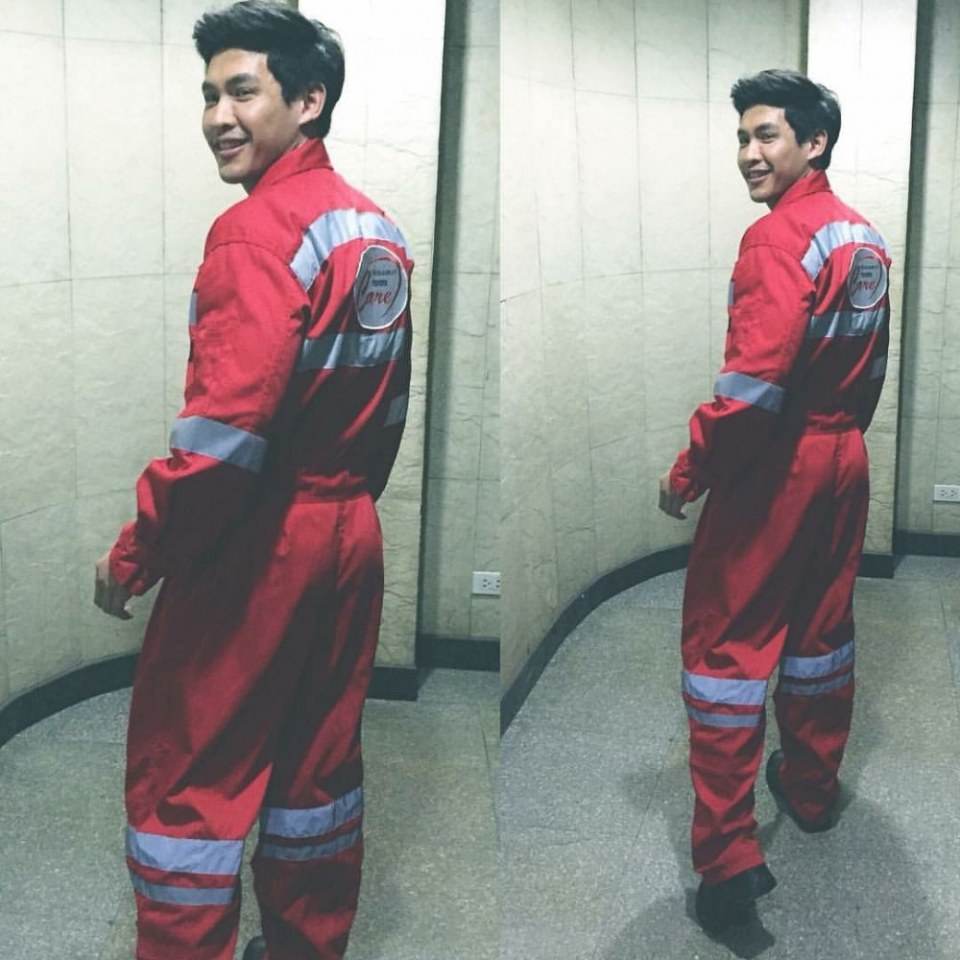ผู้ชายที่มีภาพกดชัตเตอร์เป็นพหูพจน์ 2,606
