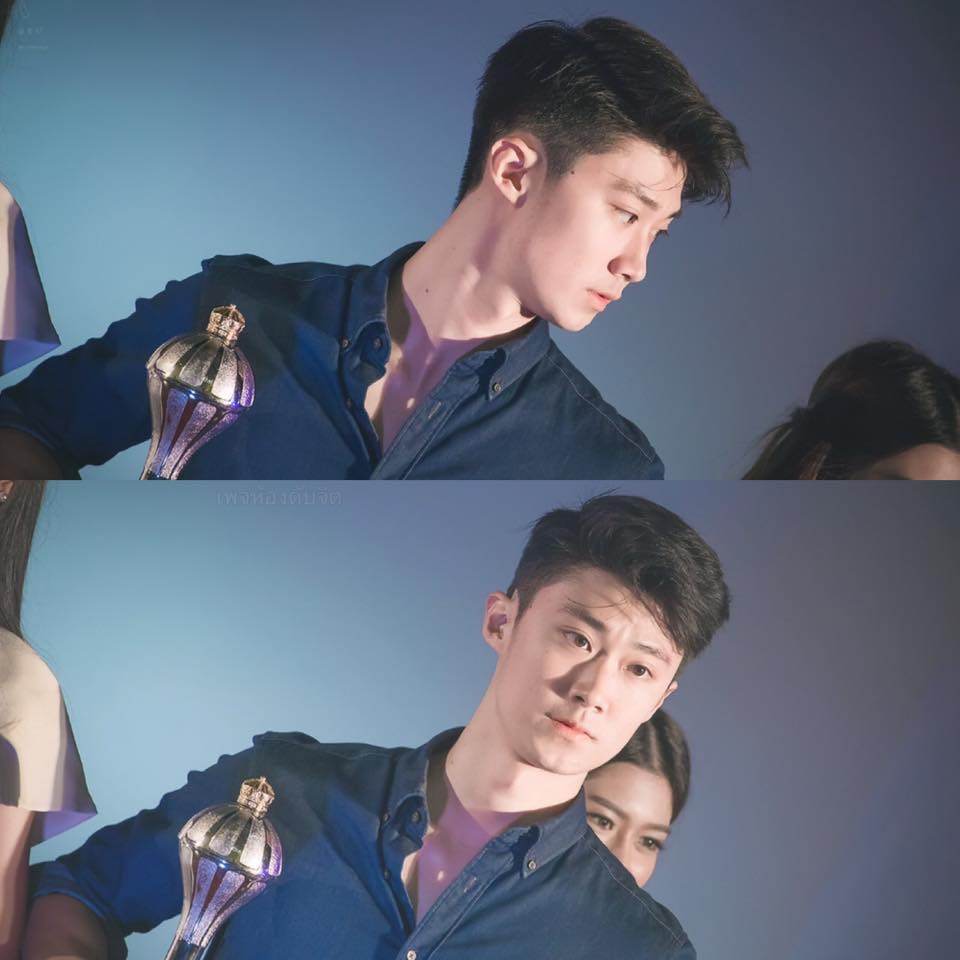 ผู้ชายที่มีภาพกดชัตเตอร์เป็นพหูพจน์ 2,606