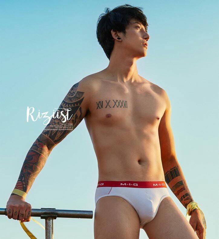 hot male 483 (18+)