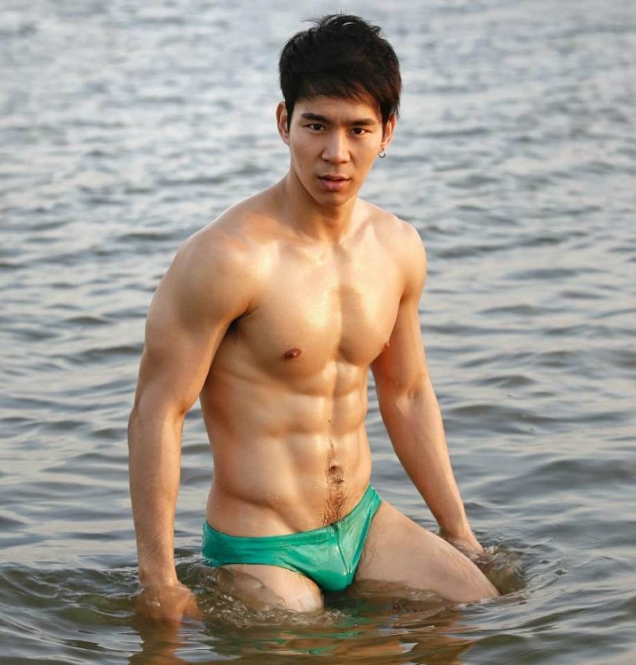 hot male 483 (18+)