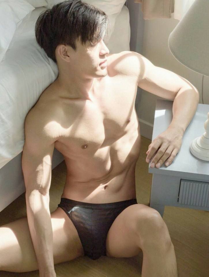 hot male 484 (18+)