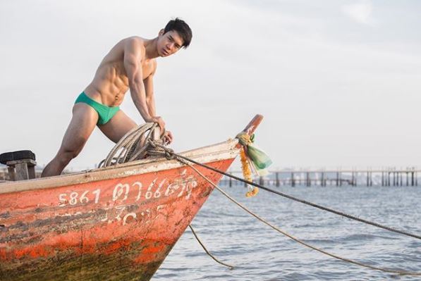 โอ้โห แซ่บมาก เอิร์ล ณนธภัคร กับแฟชั่นรับซัมเมอร์