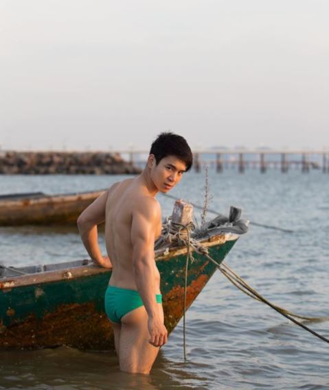 โอ้โห แซ่บมาก เอิร์ล ณนธภัคร กับแฟชั่นรับซัมเมอร์