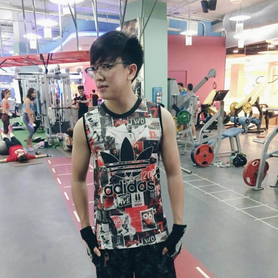 ผู้ชายยืน 2,649