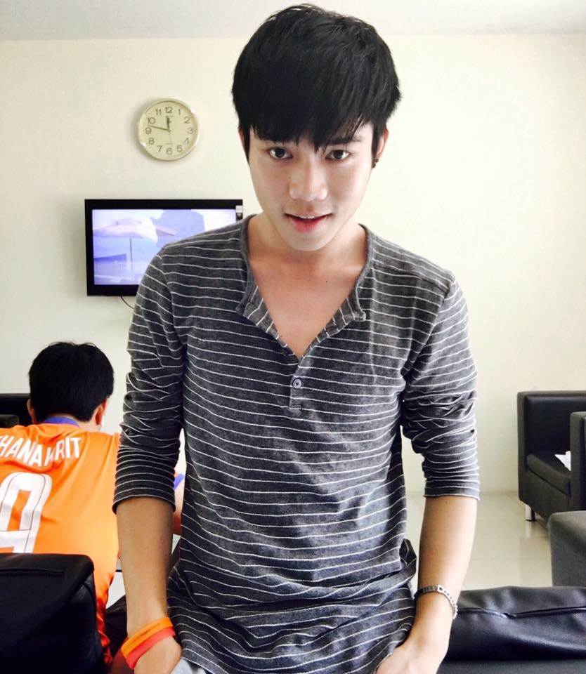 ผู้ชายยืน 2,649