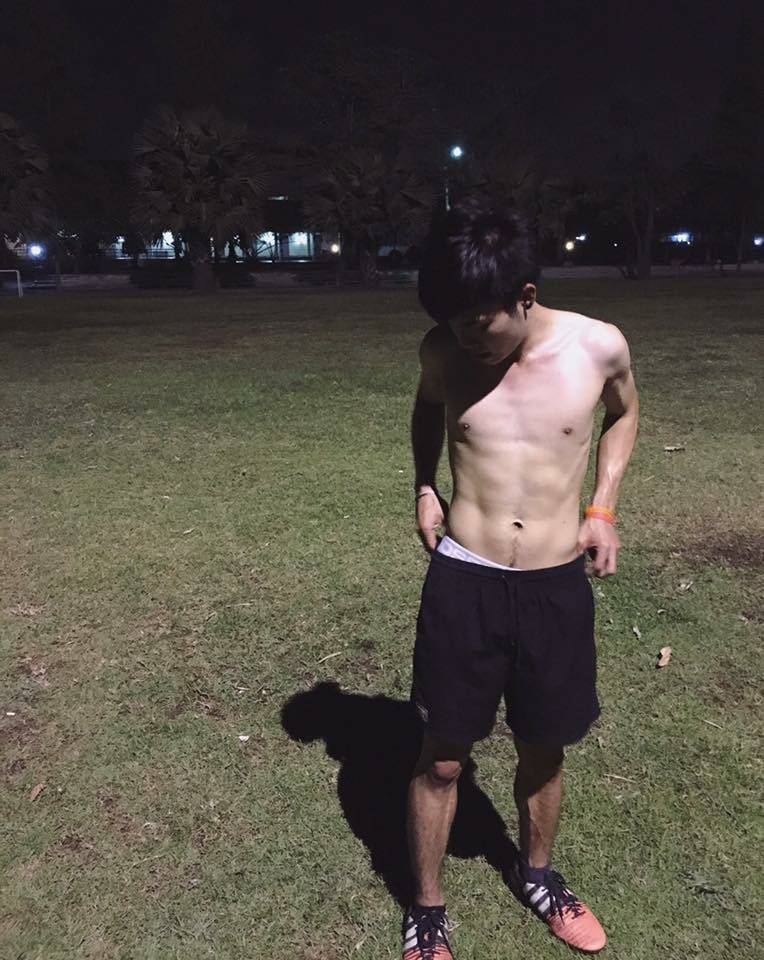 ผู้ชายยืน 2,649