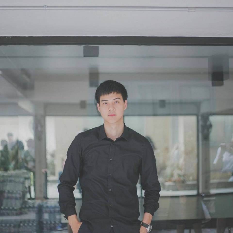 ผู้ชายยืน 2,649