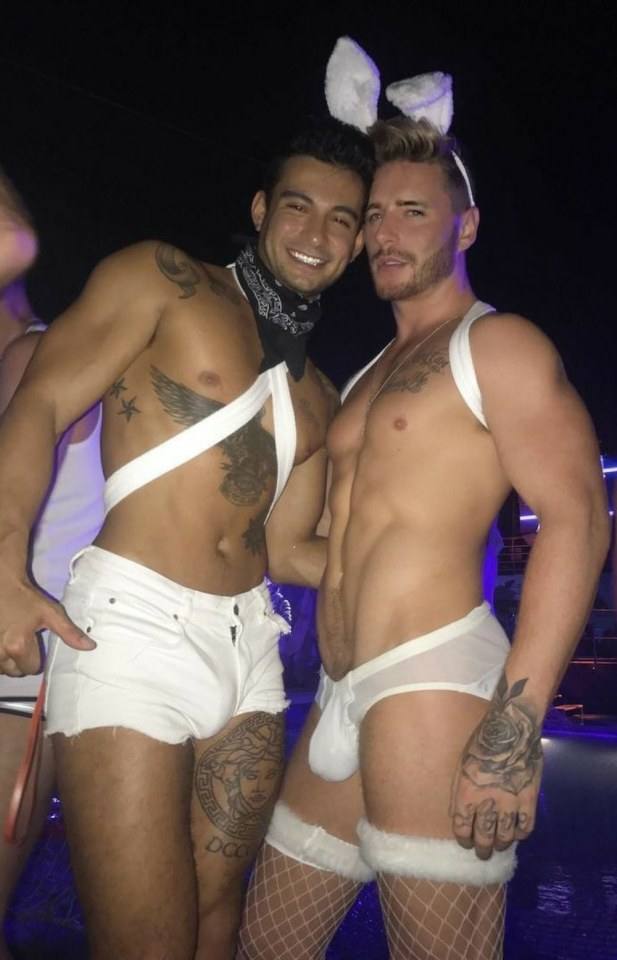 hot male 489 (18+)