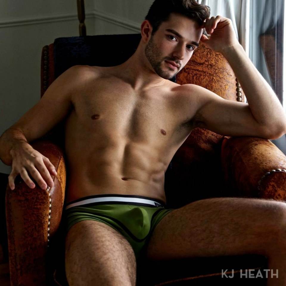 hot male 492 (18+)