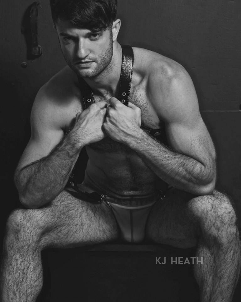 hot male 492 (18+)