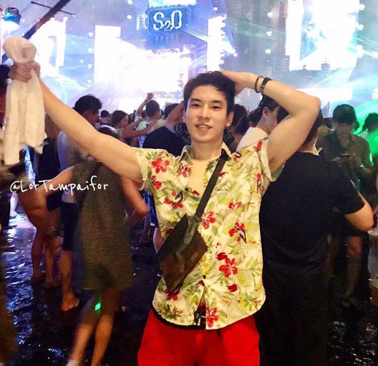 ผู้ชายเปียกน้ำ 2