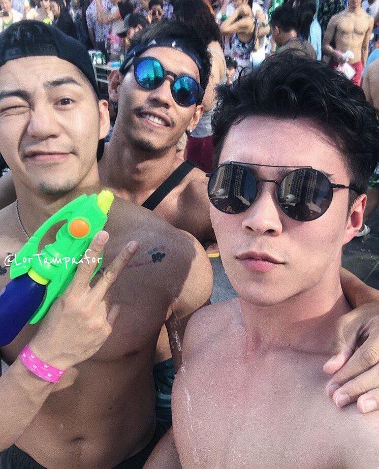 ผู้ชายเปียกน้ำ 2
