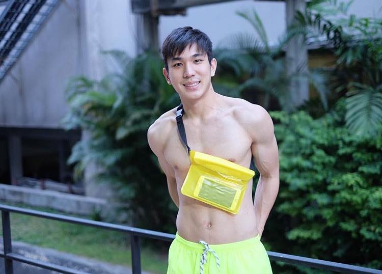 ผู้ชายเปียกน้ำ 2