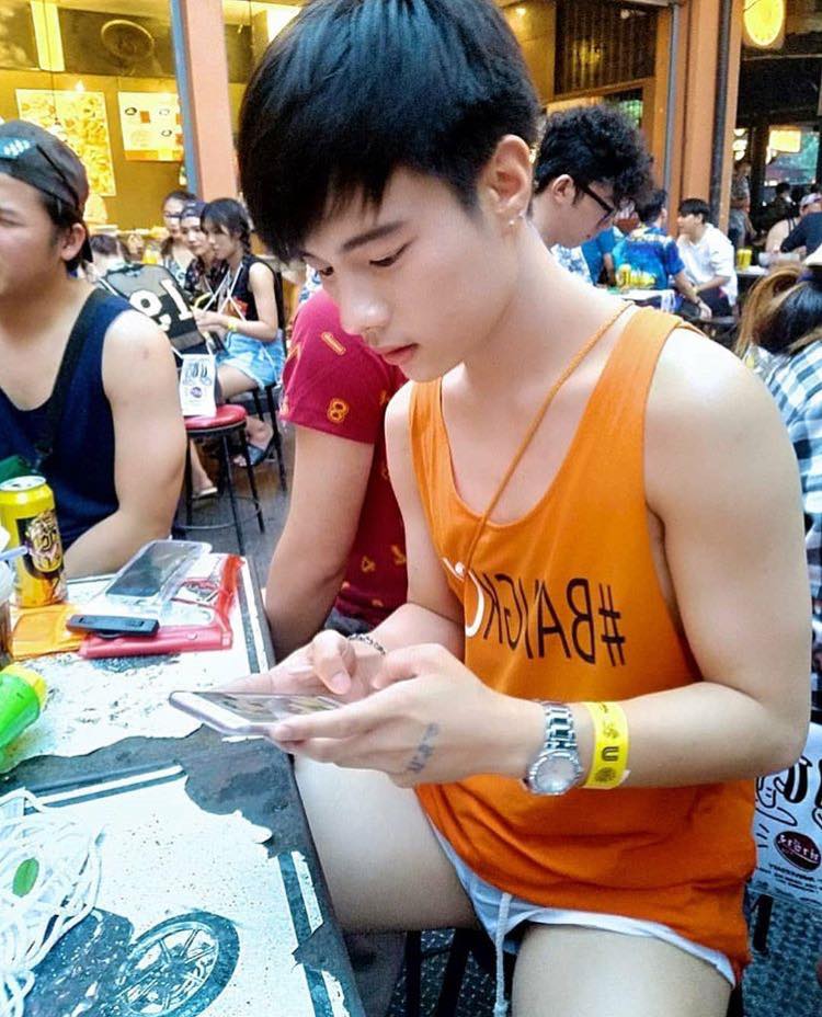 ผู้ชายเปียกน้ำ 2