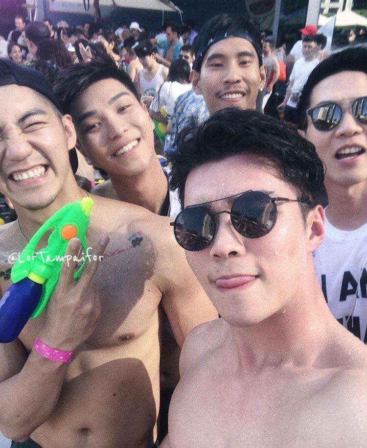 ผู้ชายเปียกน้ำ 2