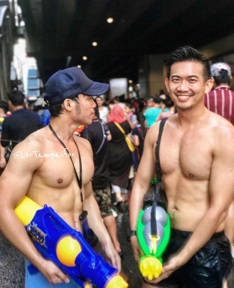 ผู้ชายเปียกน้ำ 2