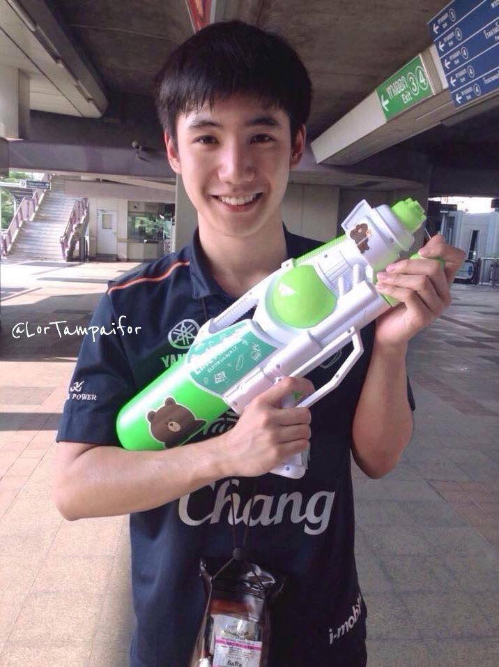 ผู้ชายเปียกน้ำ 2