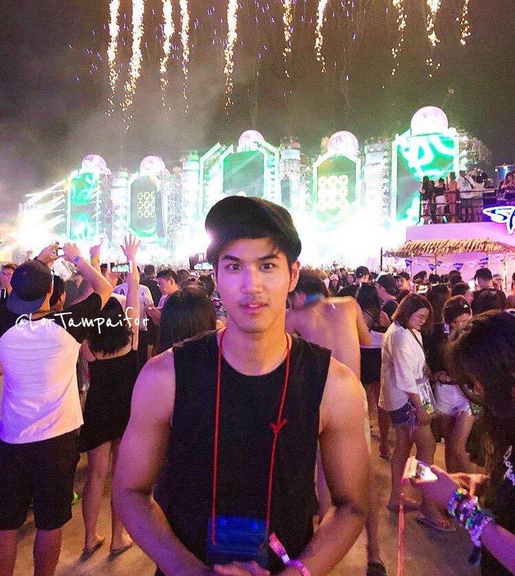 ผู้ชายเปียกน้ำ 2