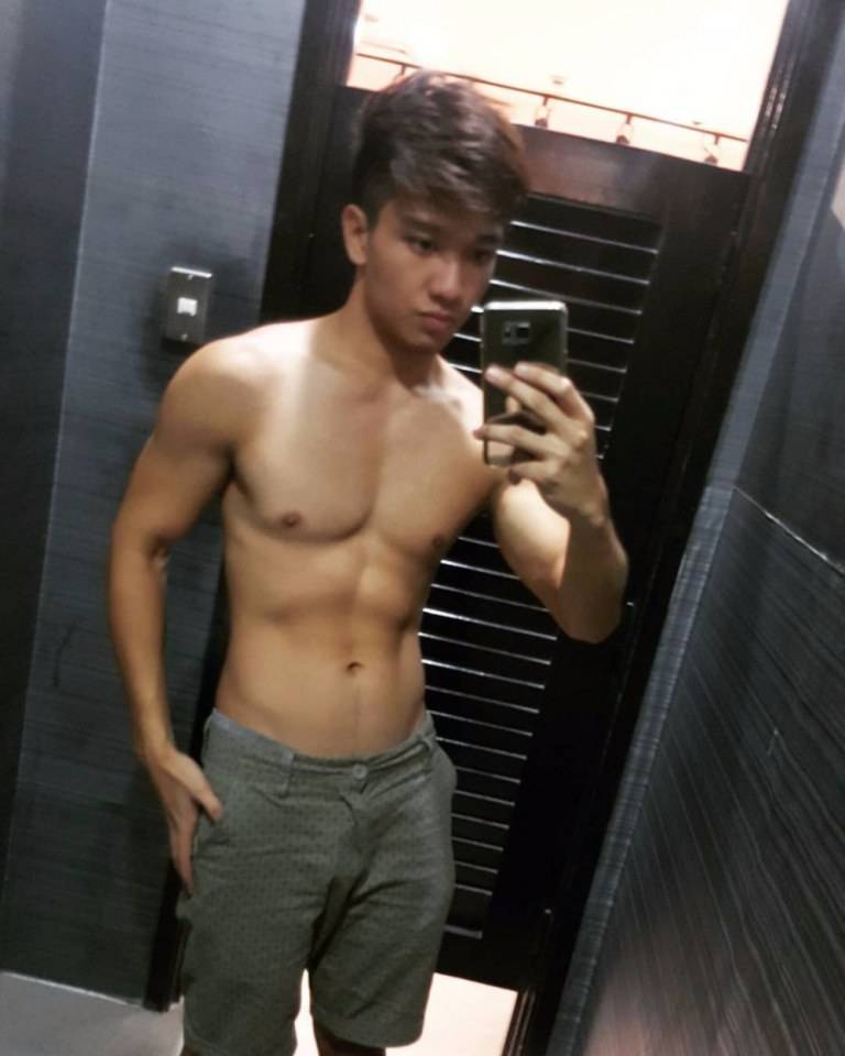 ถ่ายตัวเอง ในห้องน้ำ 2,667