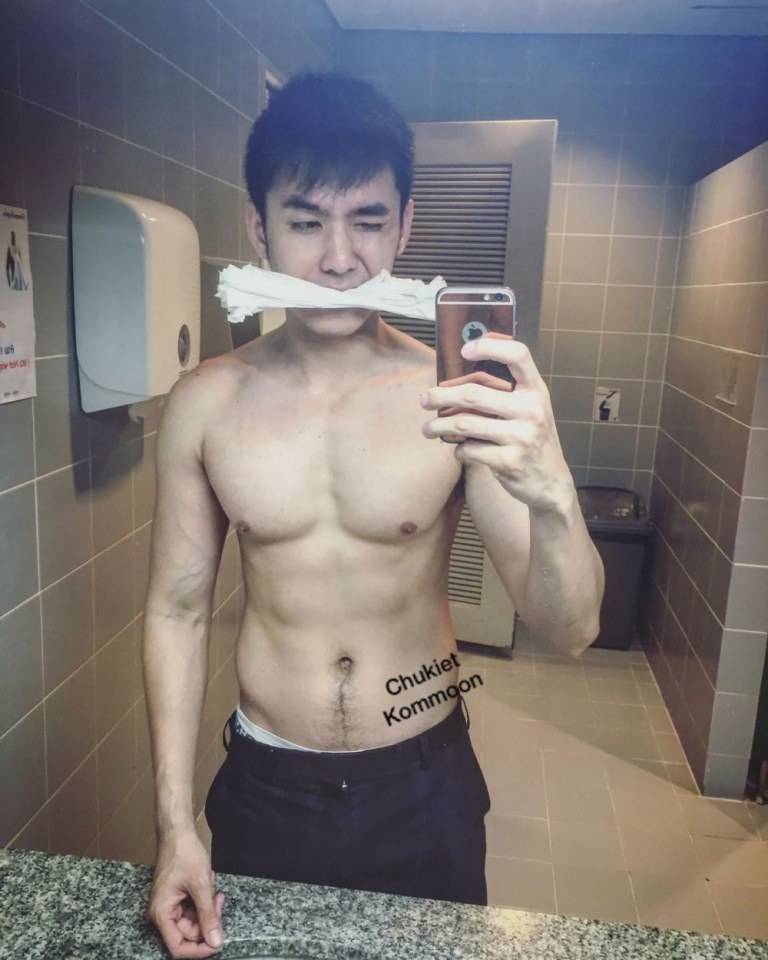 ถ่ายตัวเอง ในห้องน้ำ 2,667