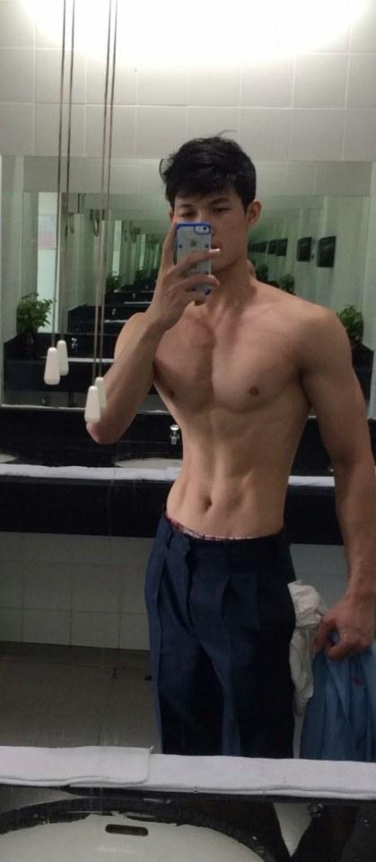 ถ่ายตัวเอง ในห้องน้ำ 2,667