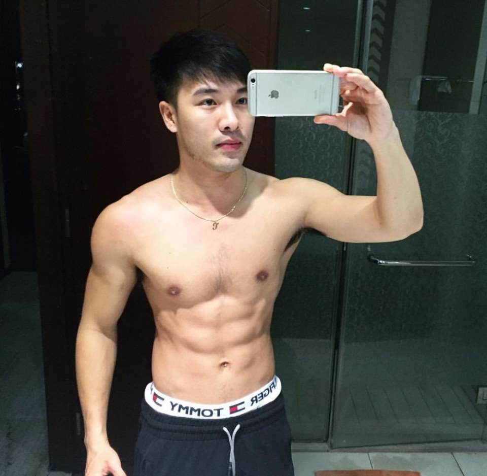 ถ่ายตัวเอง ในห้องน้ำ 2,667