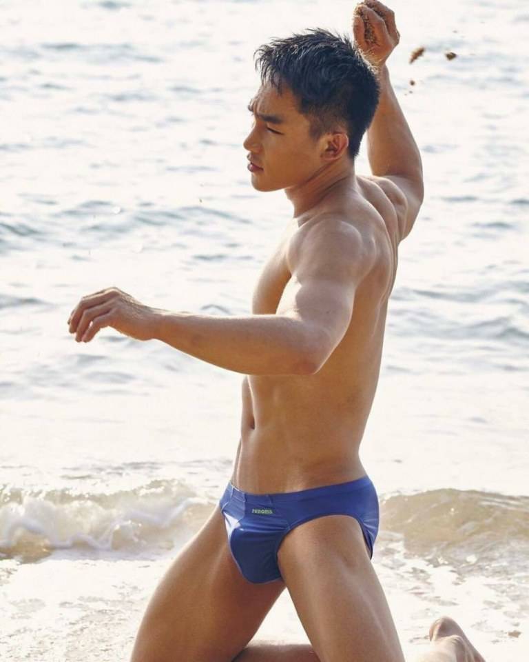 hot male 493 (18+)