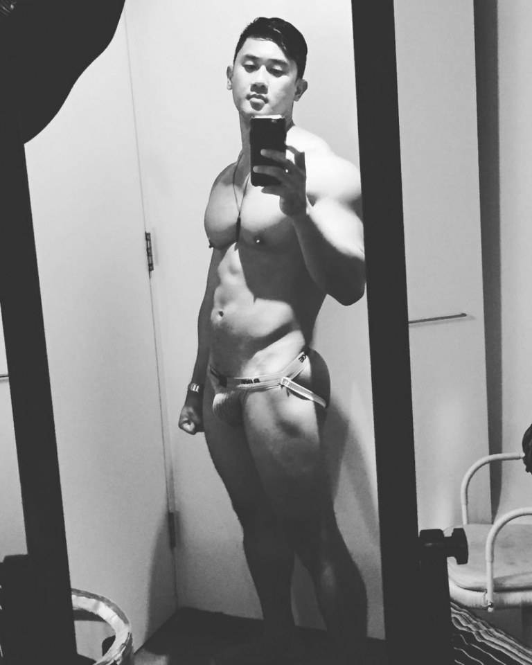 hot male 493 (18+)