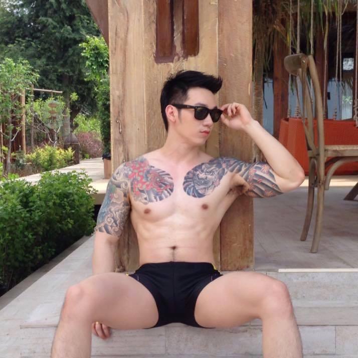 เห็นผู้ชายนั่ง  อยากก้ม 2,679
