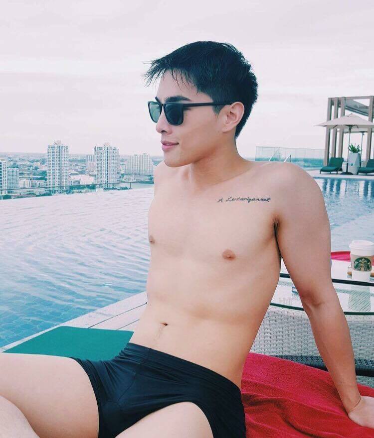 เห็นผู้ชายนั่ง  อยากก้ม 2,679