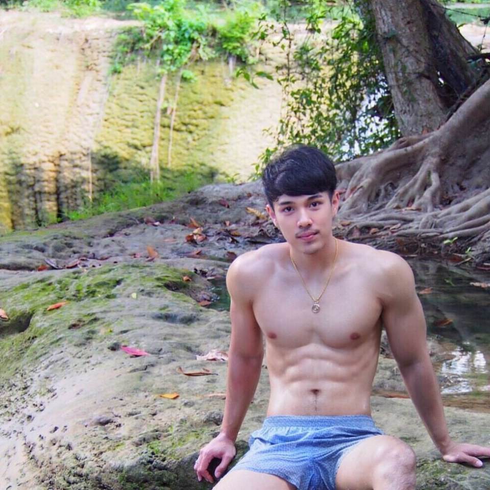 เห็นผู้ชายนั่ง  อยากก้ม 2,679
