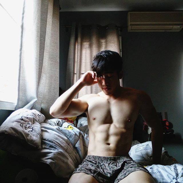 เห็นผู้ชายนั่ง  อยากก้ม 2,679