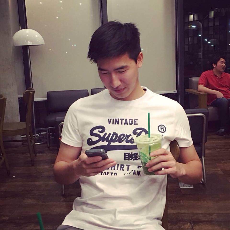 เห็นผู้ชายนั่ง  อยากก้ม 2,679