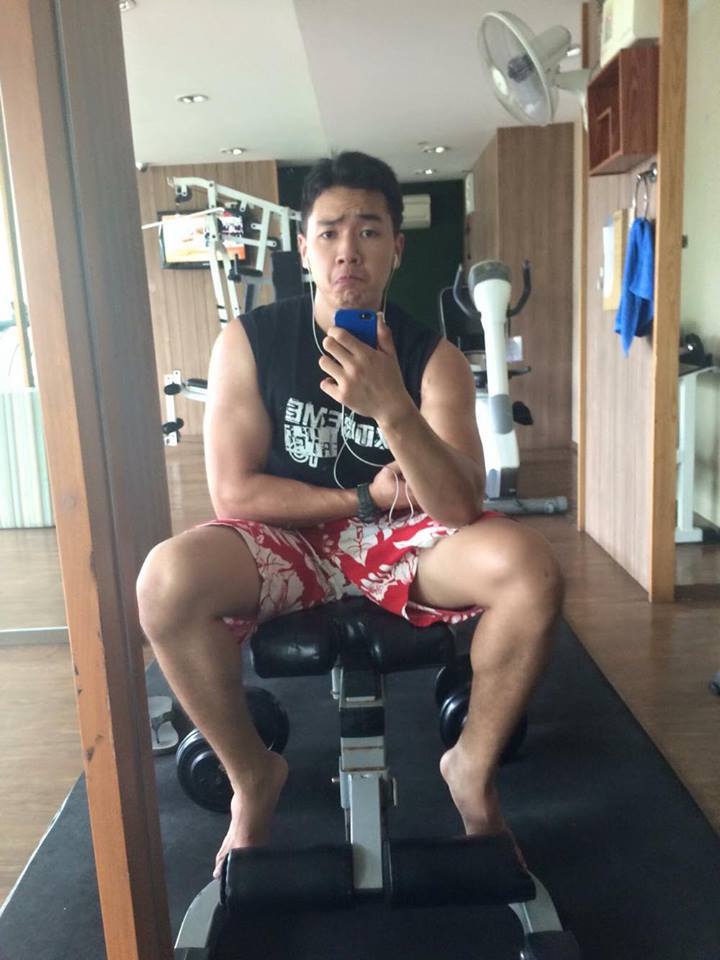 เห็นผู้ชายนั่ง  อยากก้ม 2,679