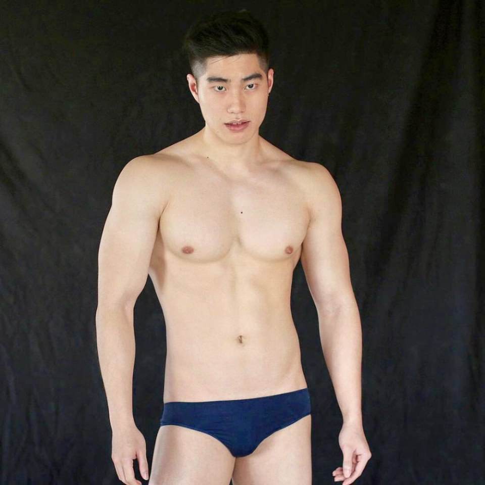 hot male 495 (18+)