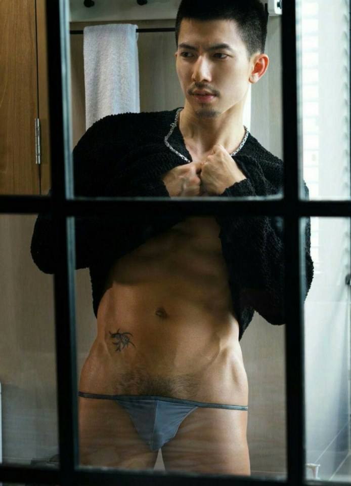 hot male 495 (18+)