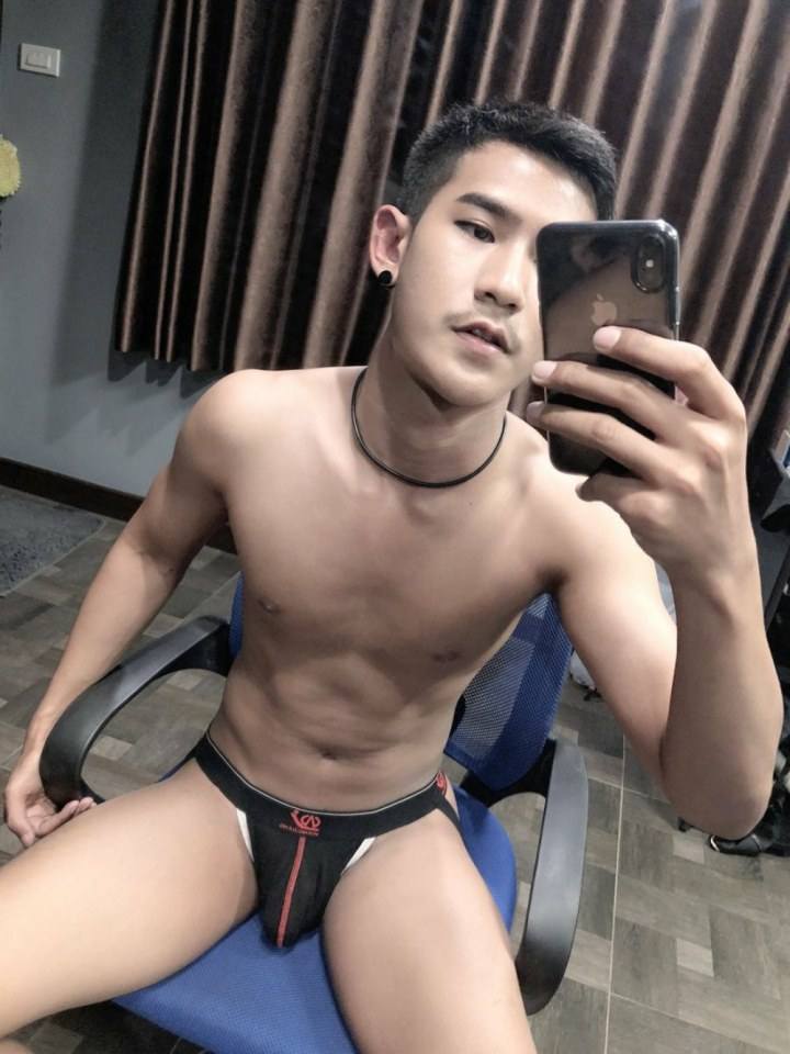 hot male 496 (18+)