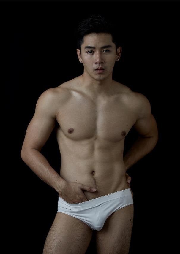 hot male 496 (18+)
