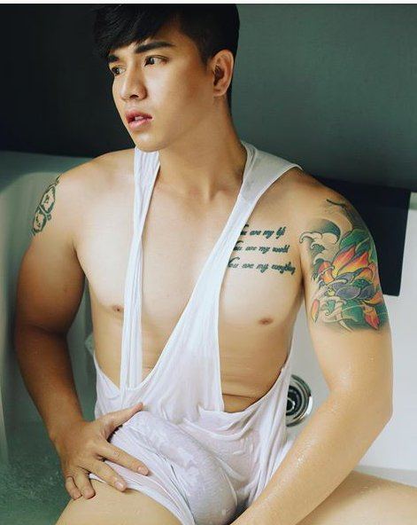 hot male 499 (18+)