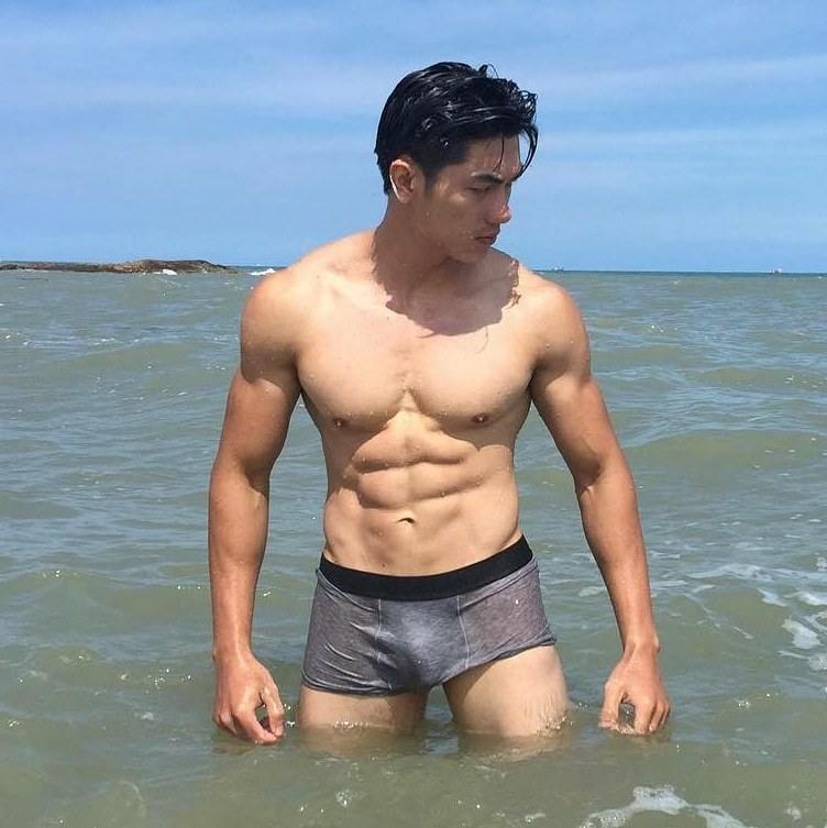 hot male 499 (18+)