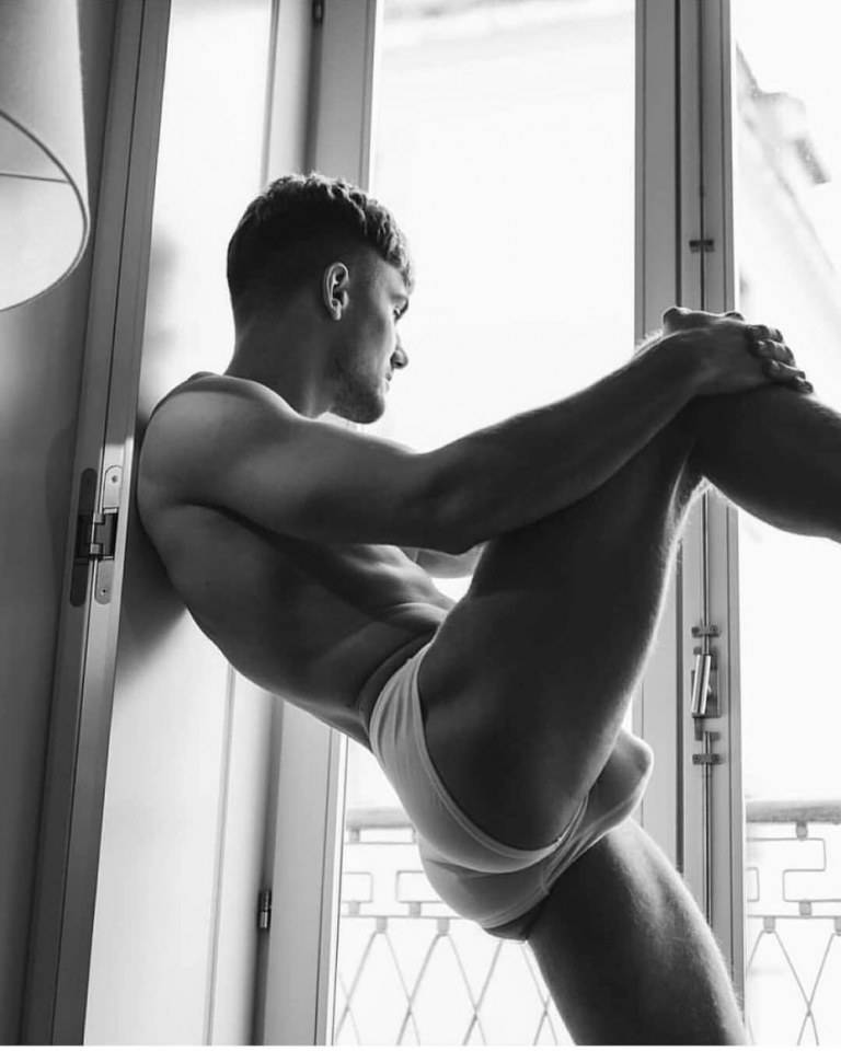 hot male 499 (18+)