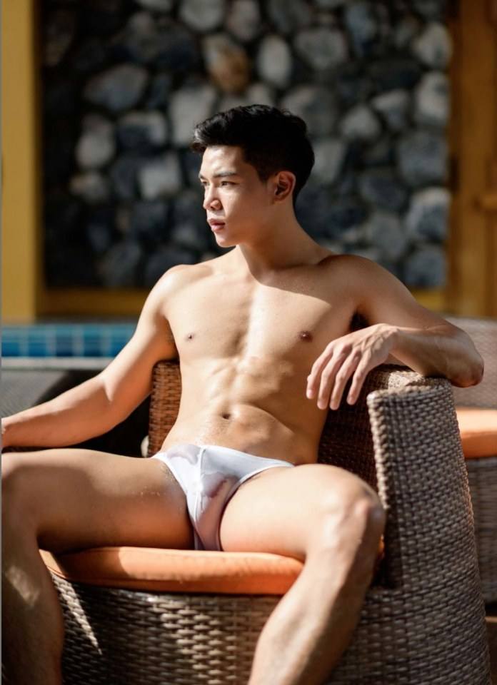 hot male 502 (18+)
