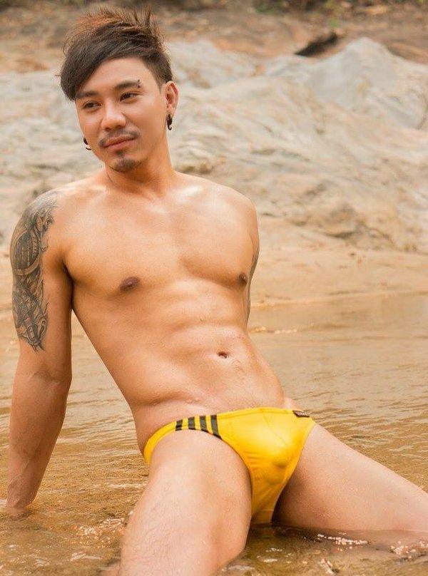 hot male 502 (18+)