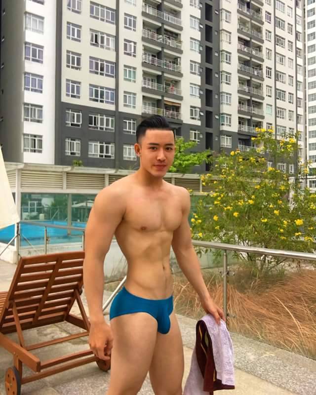 hot male 503 (18+)
