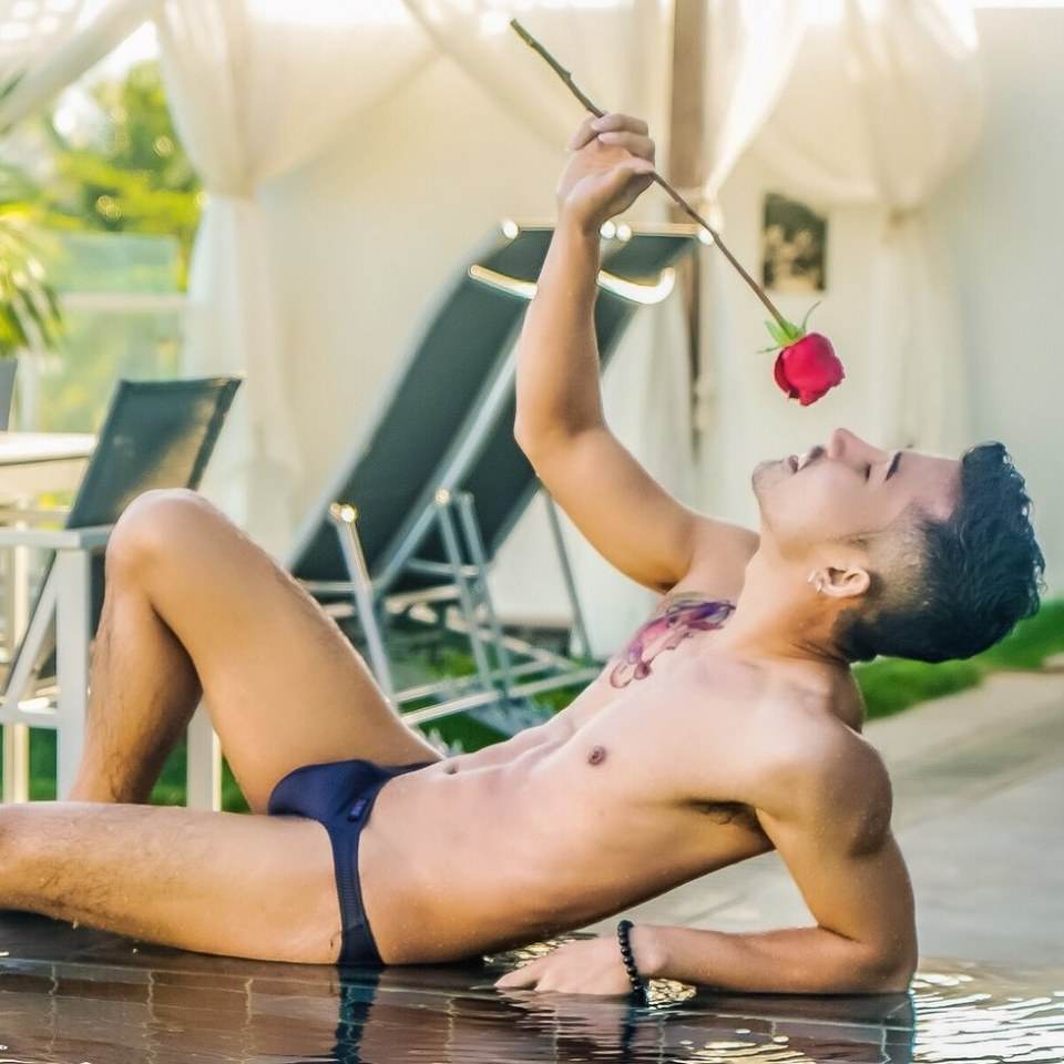 hot male 503 (18+)