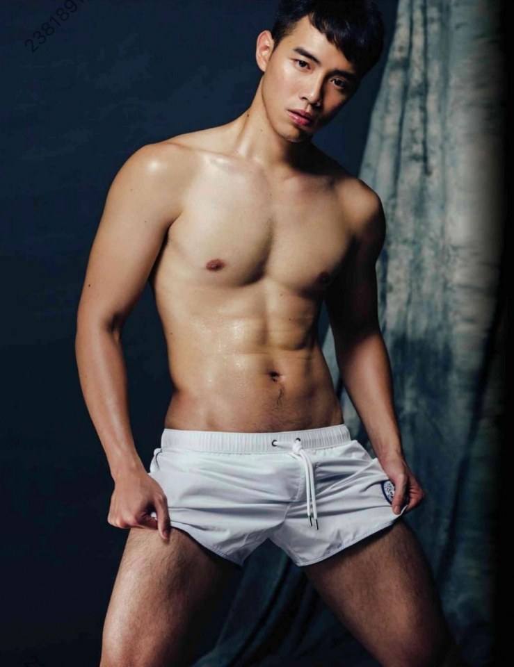 Hot guy in underwear 324