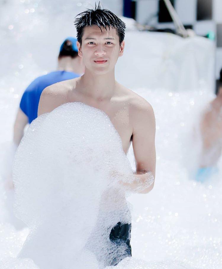 กรุบกริบเล่นน้ำ ๑