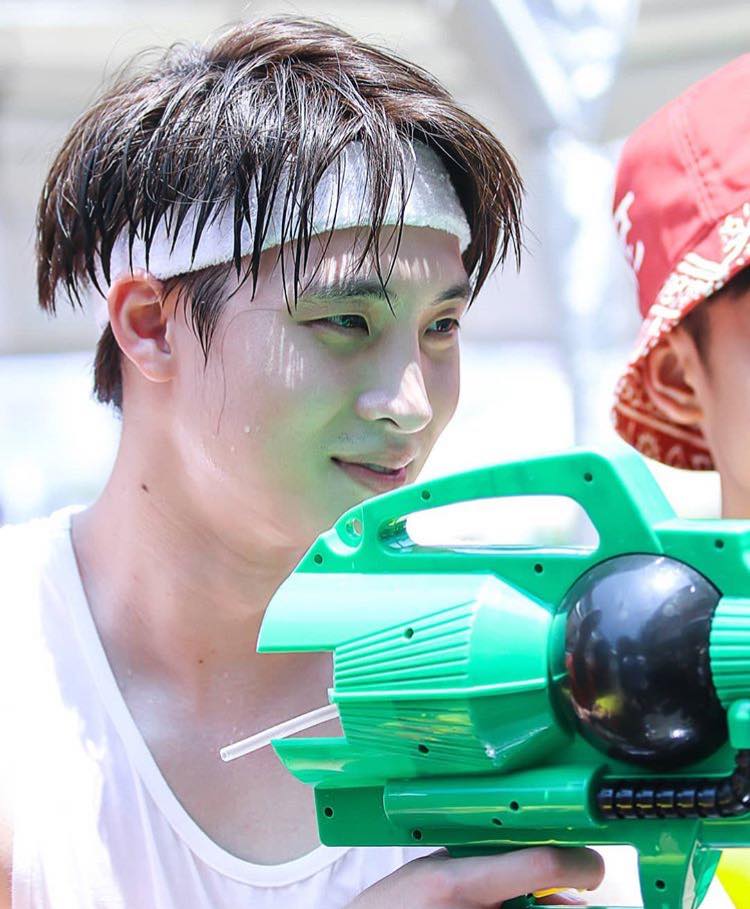 กรุบกริบเล่นน้ำ ๑