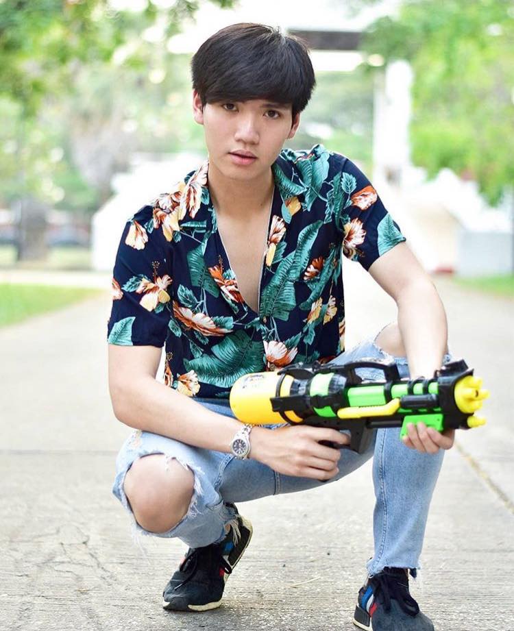 กรุบกริบเล่นน้ำ ๑